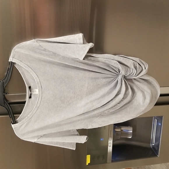 💕AVOCADO💕 Cloud Tee ~ Front Knot High Low Hem 100% Cotton Grey Acid Wash  NWT - Picture 1 of 8